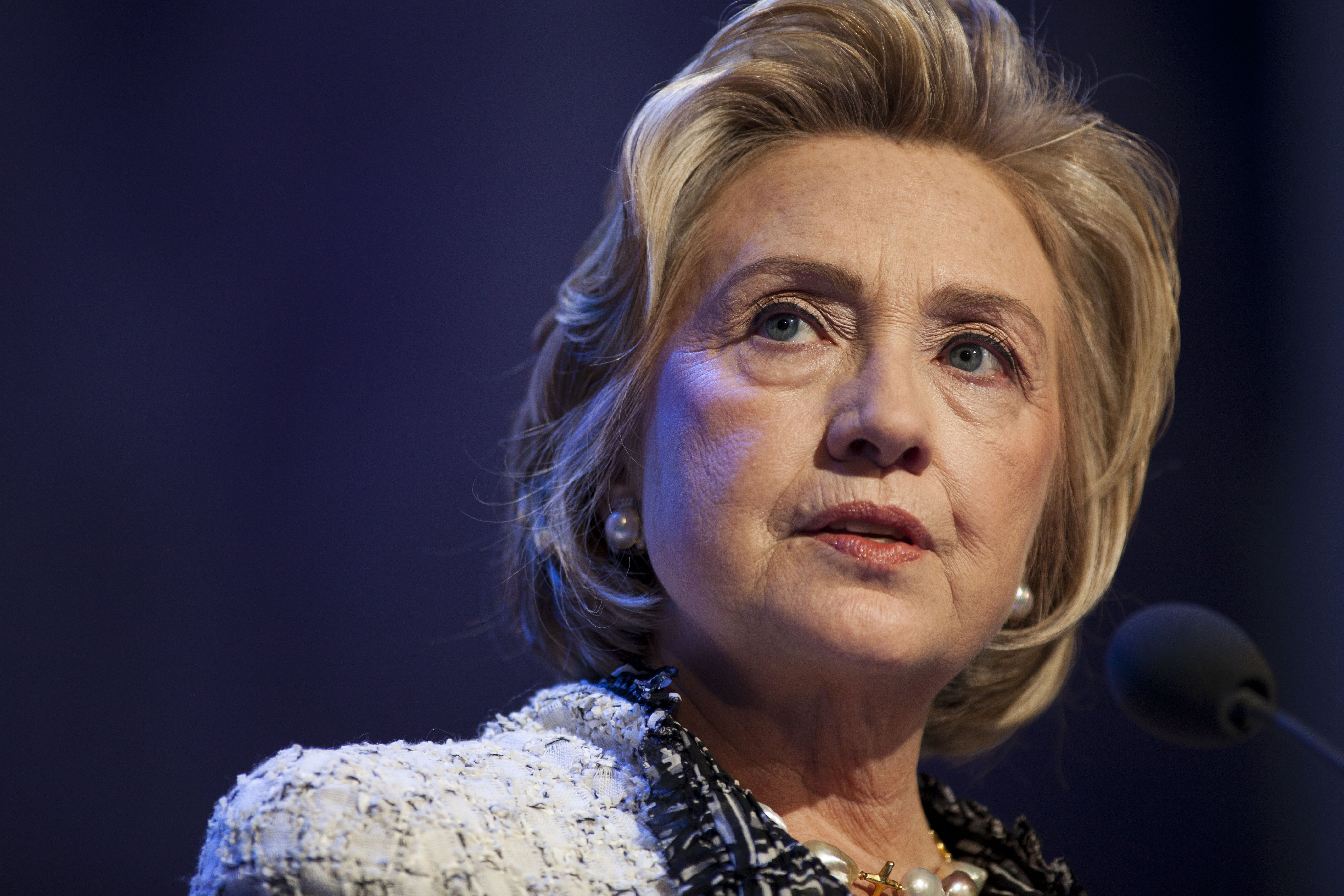 Clinton and top aides reportedly failed to recall details about email scandal 327 times. 