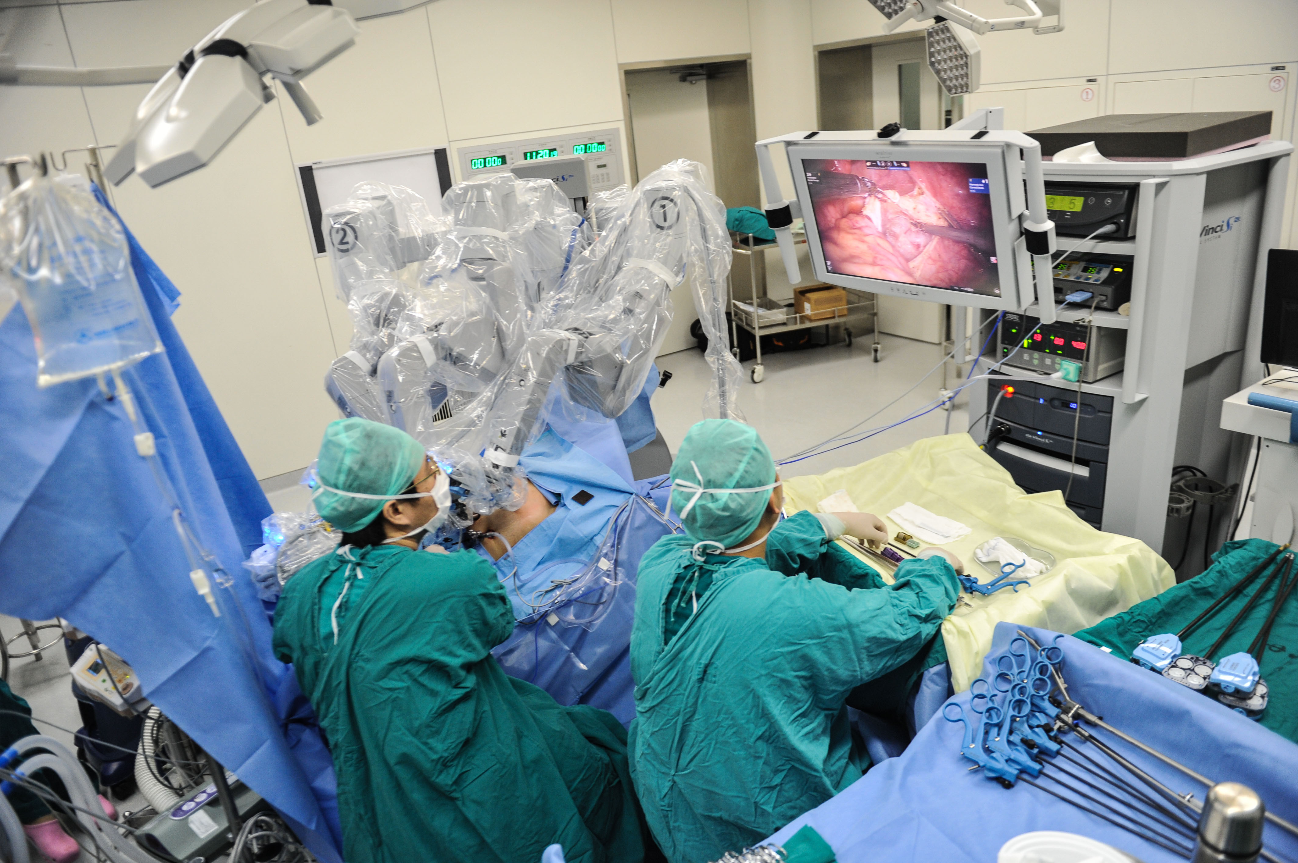 This robotic surgical system could be more accurate than human surgeons.