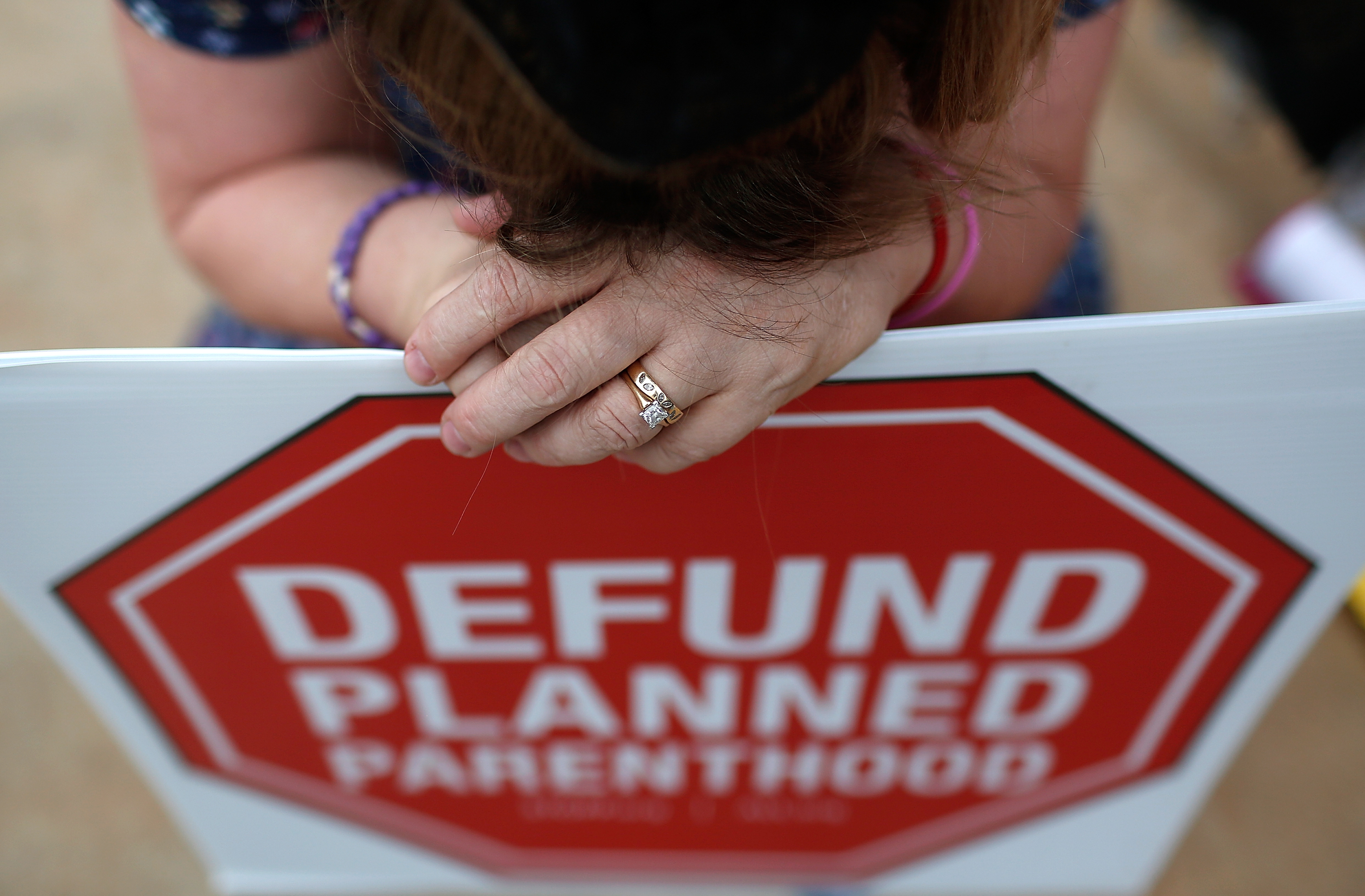 7 in 10 Americans, and a majority of Republicans, don&#039;t want government shutdown over Planned Parenthood