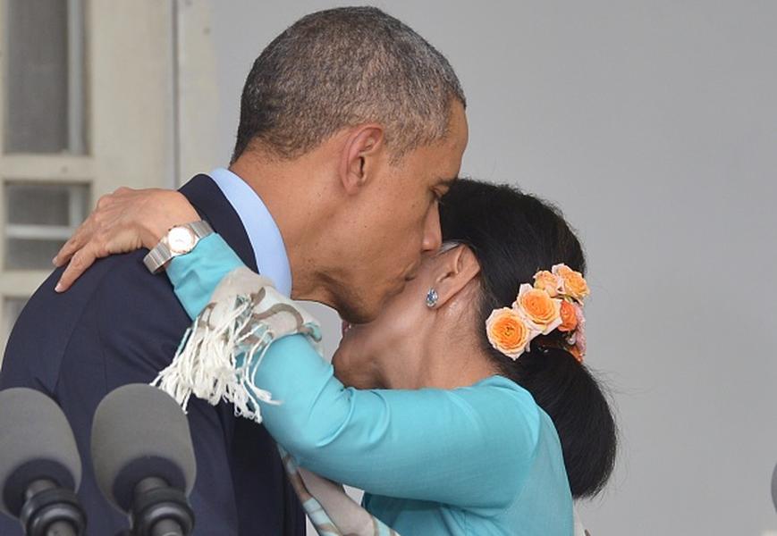 Obama embraces Burmese opposition leader Aung San Suu Kyi