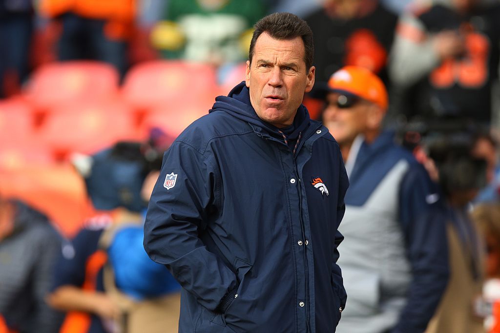 Broncos coach Gary Kubiak is stepping down for health reaons