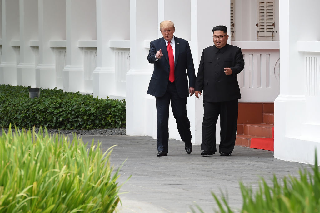Trump and Kim stroll the grounds in Singapore
