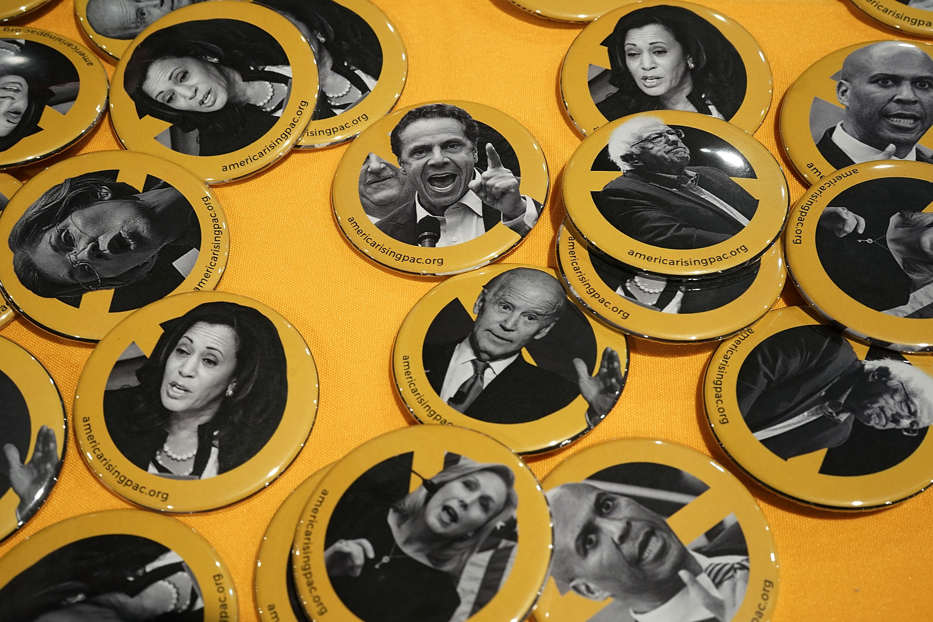 Buttons showing 2020 Democratic candidates