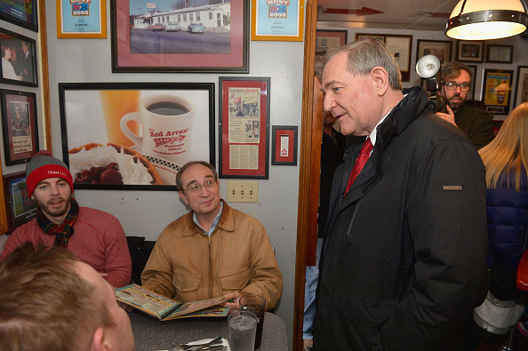 Jim Gilmore greets diners in New Hampshire.