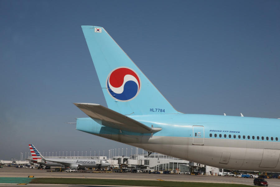 An argument over nuts delays Korean Air flight
