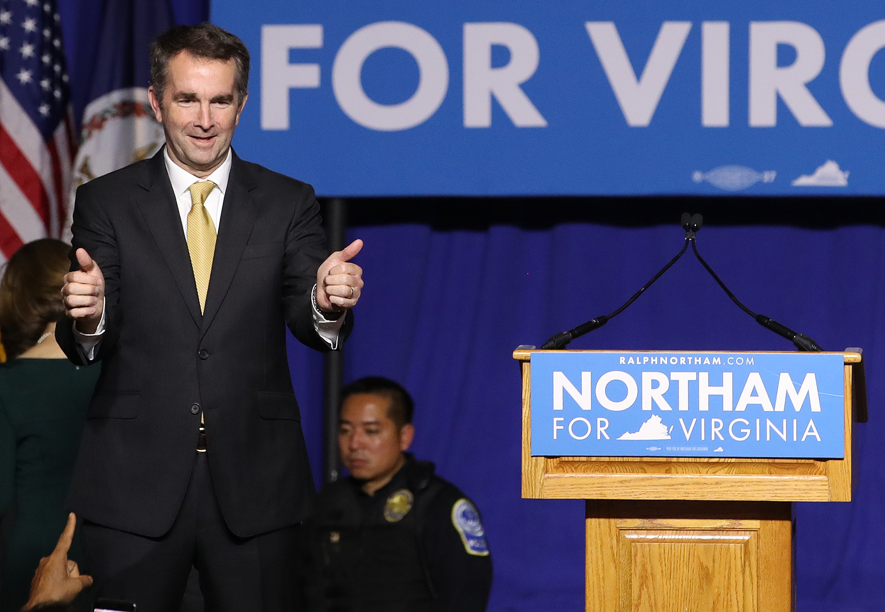 Ralph Northam gives thumbs up