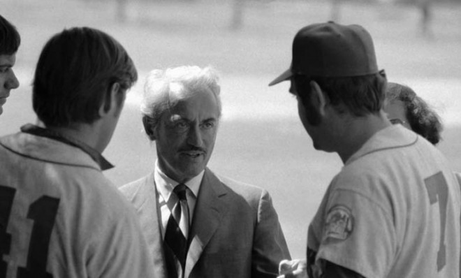 Union dynamo Marvin Miller talks with New York Mets players on March 11, 1972.
