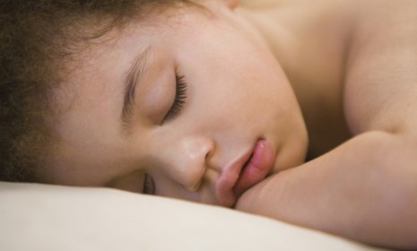 Snoring during sleep can impede the development of young brains by disrupting their supply of oxygen, researchers say.