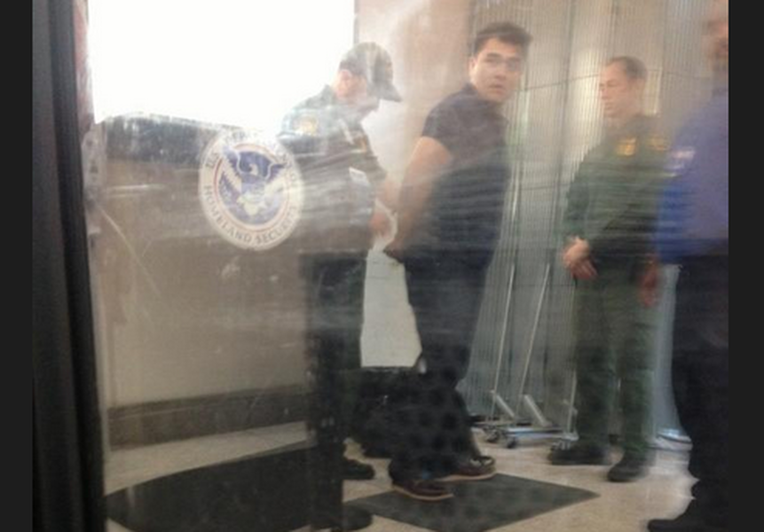 Border Patrol detains undocumented immigrants&#039; rights leader Jose Antonio Vargas