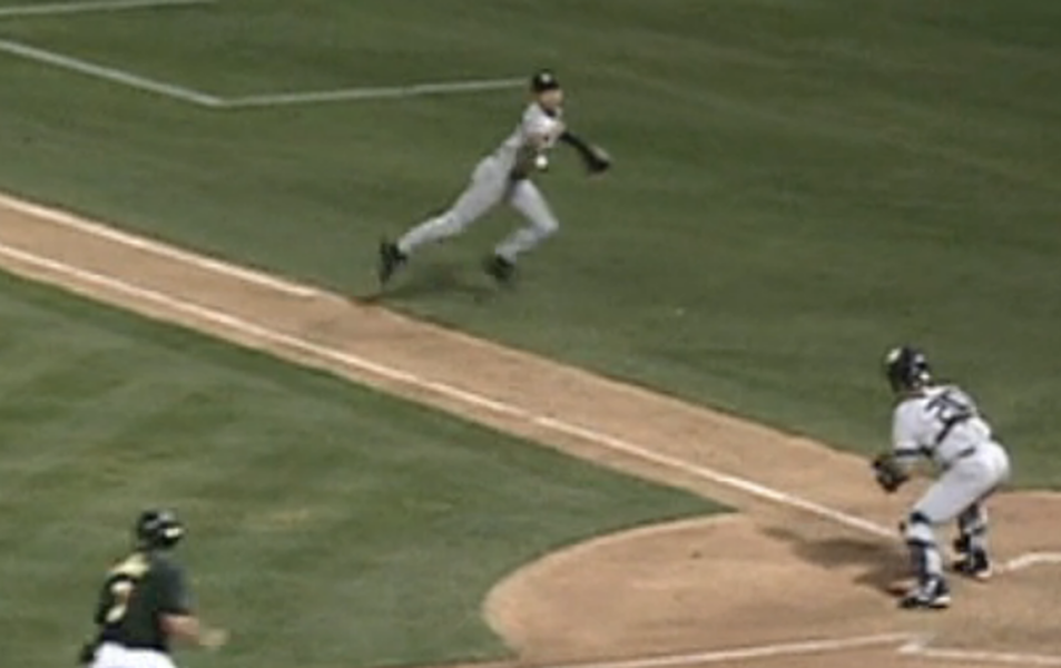 Watch Derek Jeter&#039;s most iconic play in pinstripes to commemorate the retiring shortstop