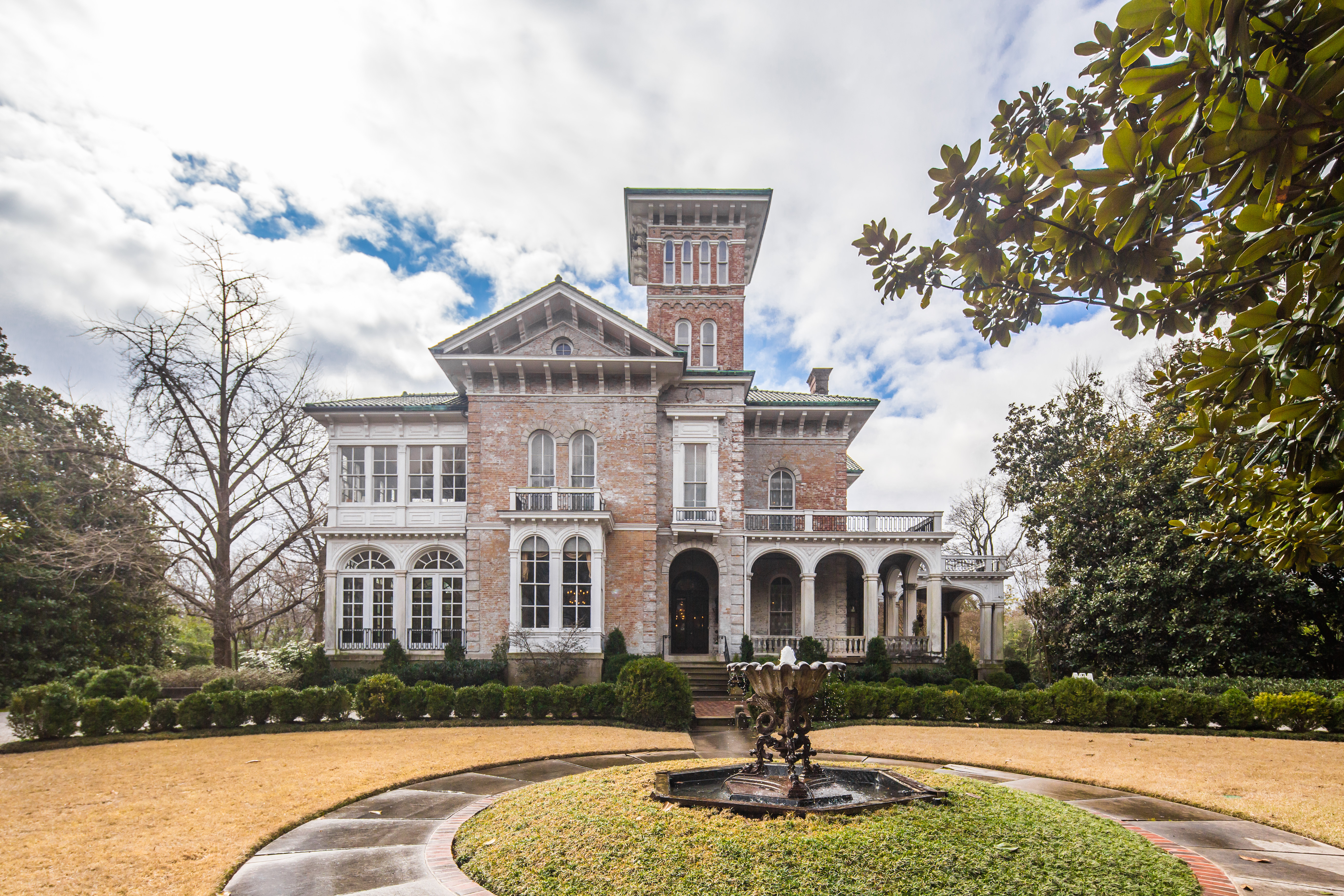 Memphis mansion.