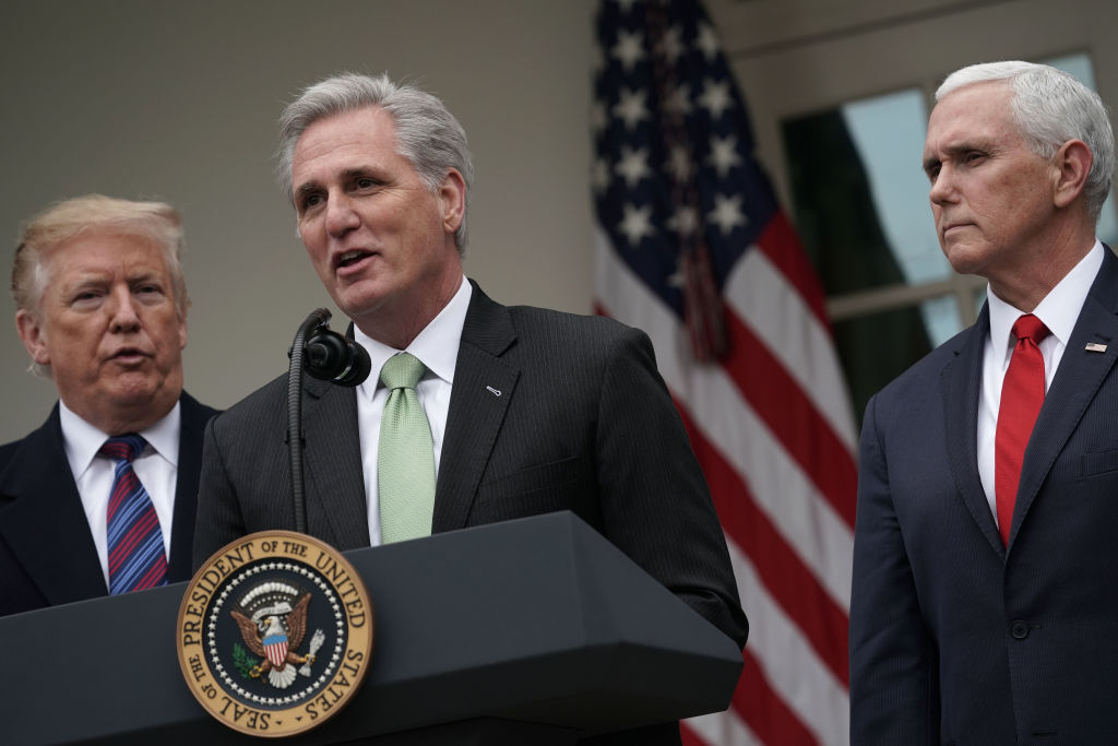 Kevin McCarthy, flanked by Donald Trump and Mike Pence.