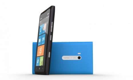 The Nokia Lumia 900&#039;s sleek design and wide screen may not distract from some problematic software.