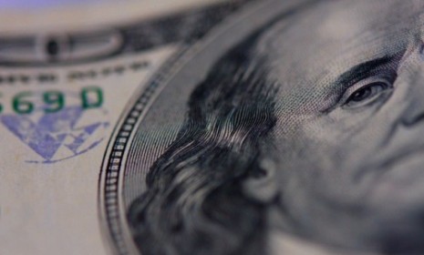 The new $100 bill throws a wrench into counterfeiters&#039; plans