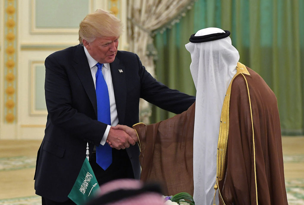 Trump shakes hands with Saudi Arabia&#039;s King Salman bin Abdulaziz al-Saud 