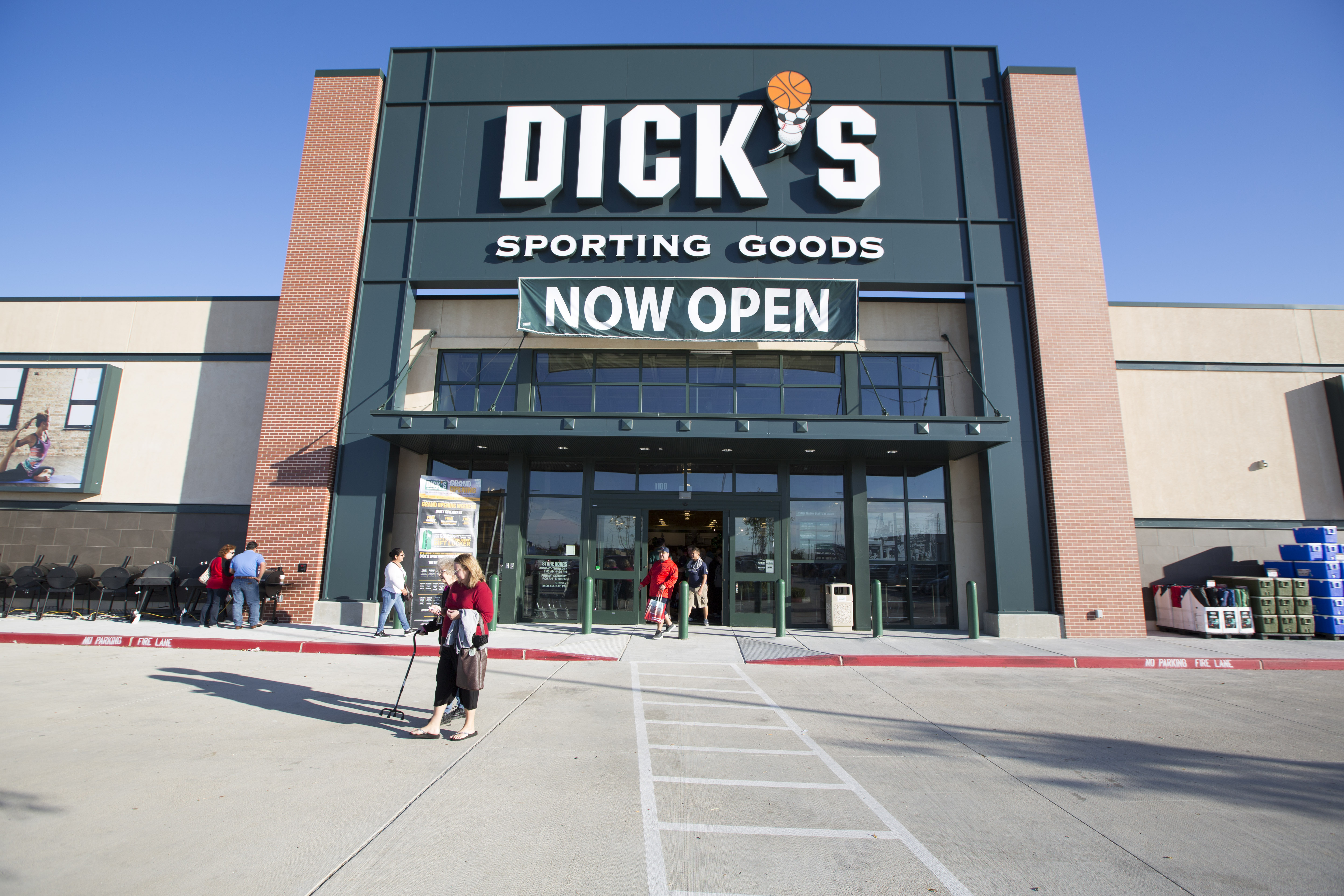 A Dick&#039;s Sporting Goods store in Texas