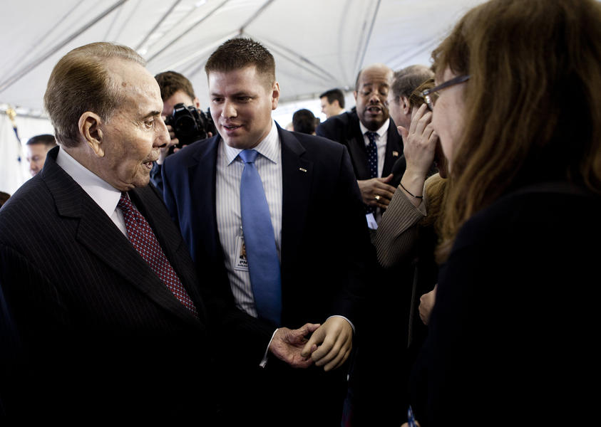 Bob Dole: Republicans &#039;can&#039;t be against everything&#039;