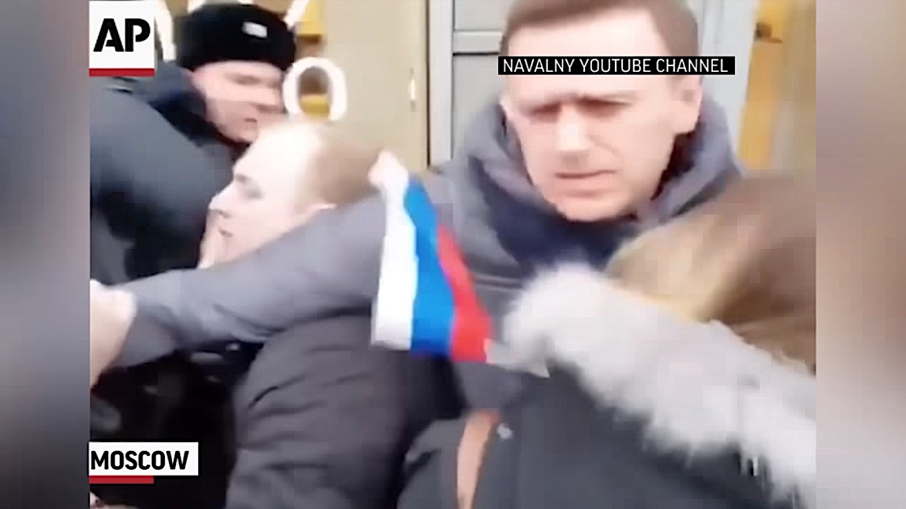 Police arrest Alexei Navalny