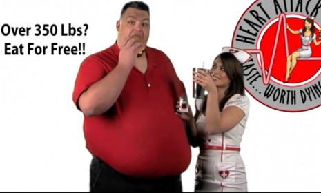 Blair River, the 575-pound spokesperson for the controversial Heart Attack Grill, died last week of pneumonia complications that may have been exacerbated by obesity.