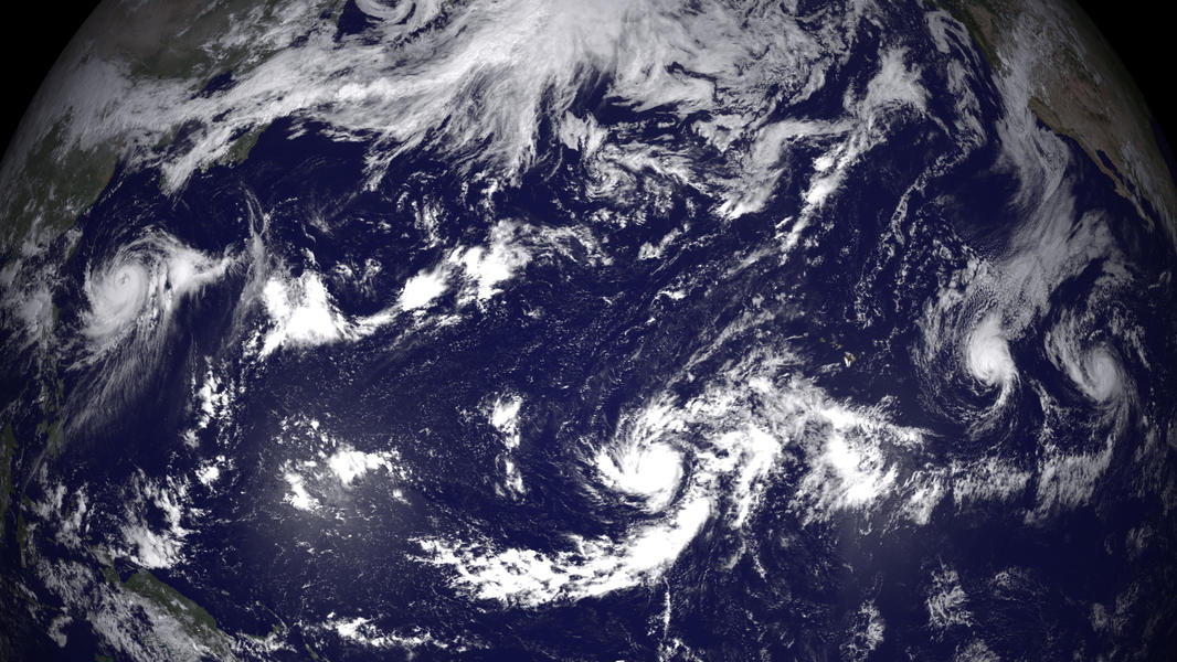 Hawaii braces for a rare double blast of hurricanes