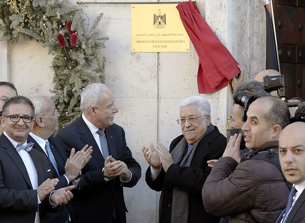 Palestinian president Mahmud Abbas (C, R) applauds after he inaugurated the new Palestinian diplomatic mission to the Holy See 