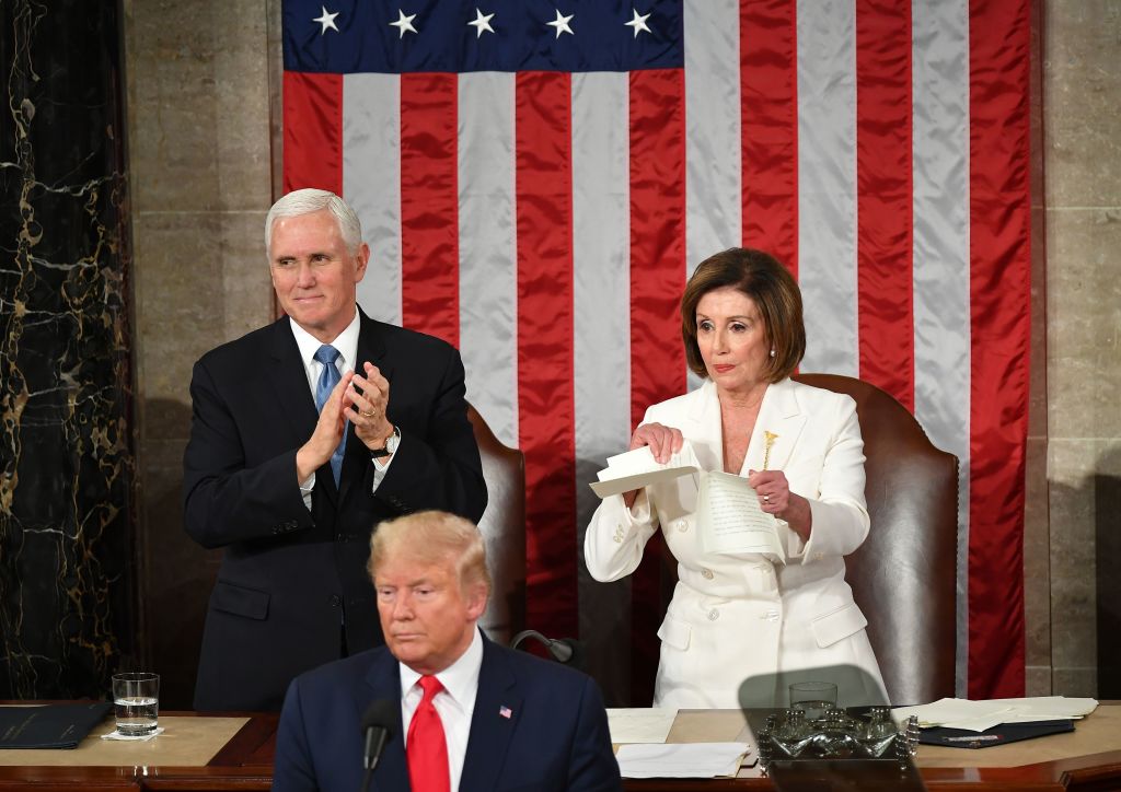 Nancy Pelosi rips up Trump&#039;s speech.