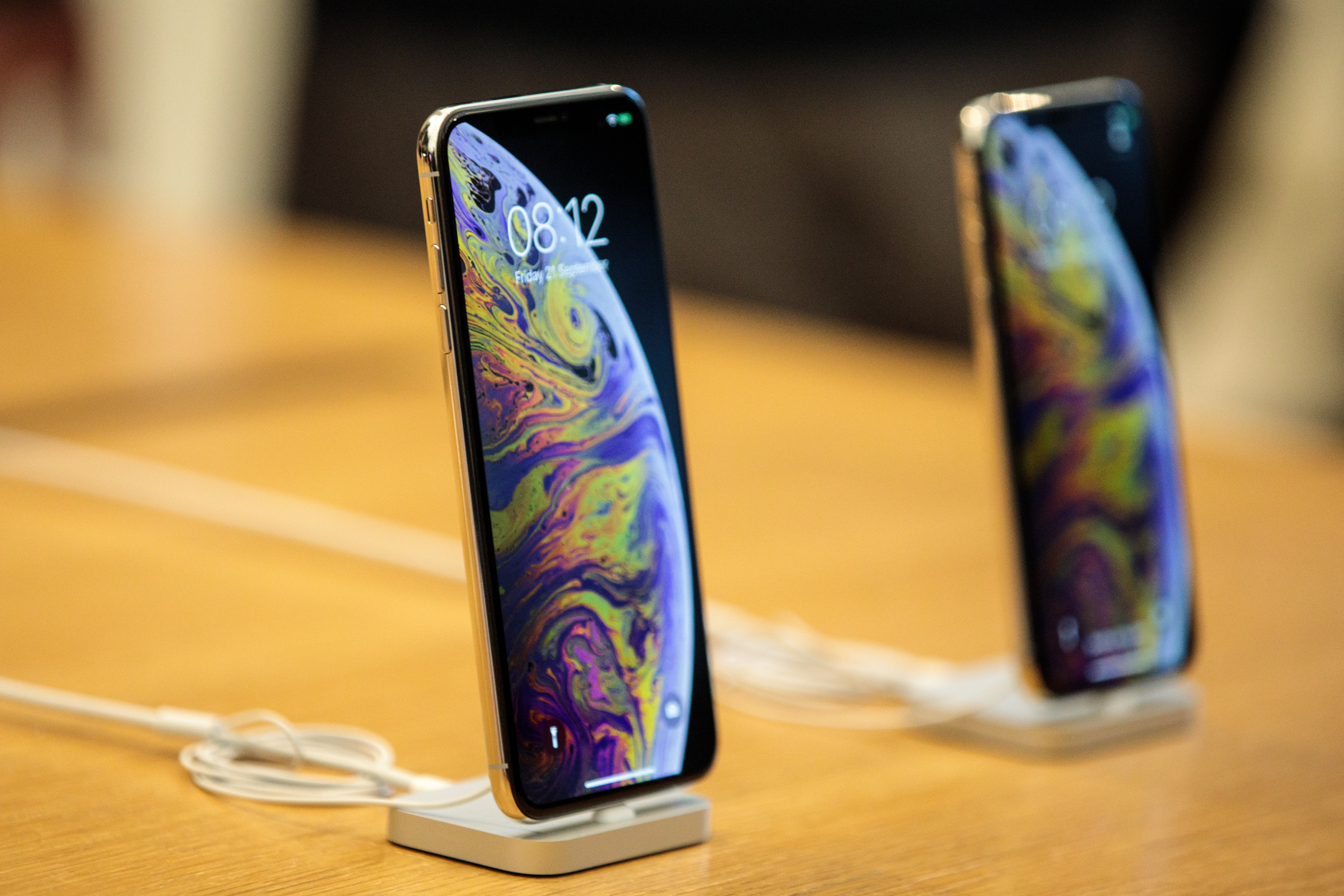 Two iPhone XS. Together they are one iPhone XX.
