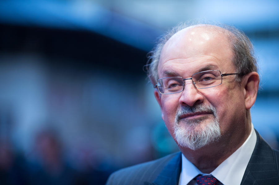 Salman Rushdie: &#039;I stand with Charlie Hebdo&#039;