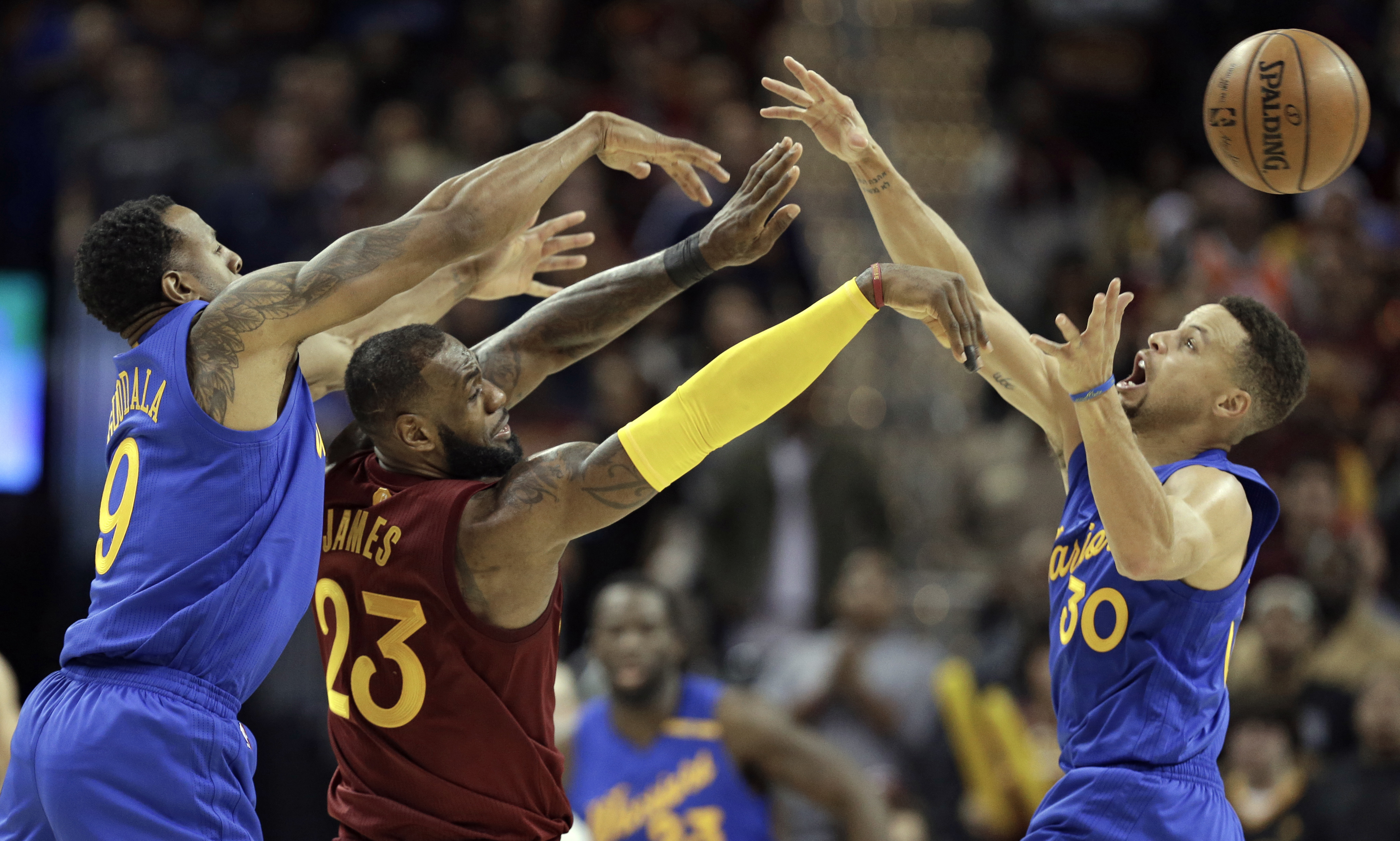 Cleveland Cavaliers&#039; LeBron James, Golden State Warriors&#039; Stephen Curry (30), and Warriors&#039; Andre Iguodala.