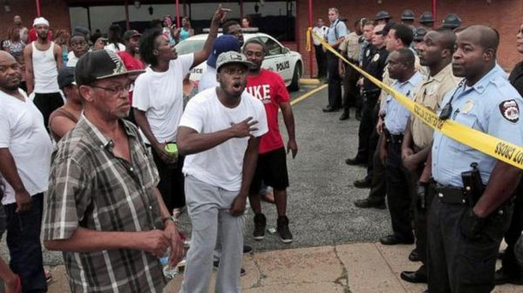 Looting reported during vigil for unarmed Missouri teen shot by police