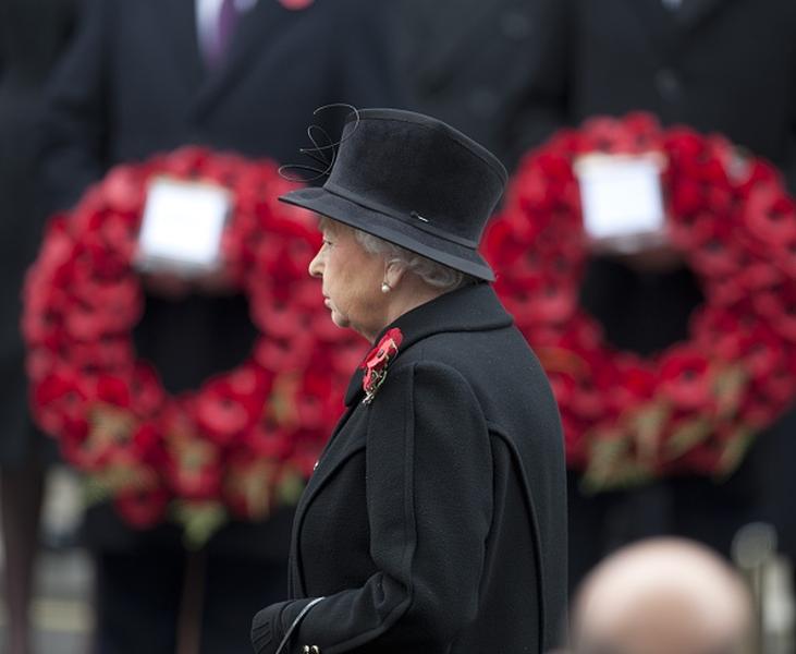 Britons applaud Queen Elizabeth after foiled terror plot