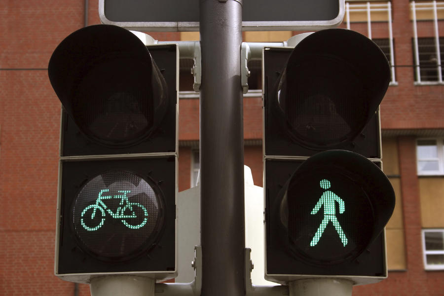 Want to ride a bike more safely? Permanent running lights may be better than helmets.