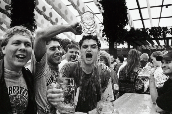 Don&#039;t be that guy: A visual etiquette guide to enjoying (and possibly remembering) Oktoberfest