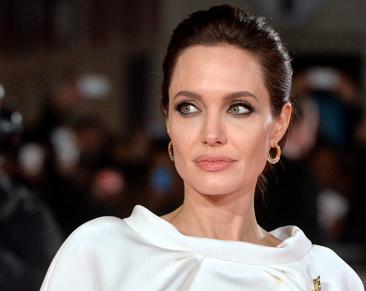 Angelina Jolie has to miss her Unbroken premiere because she has chicken pox