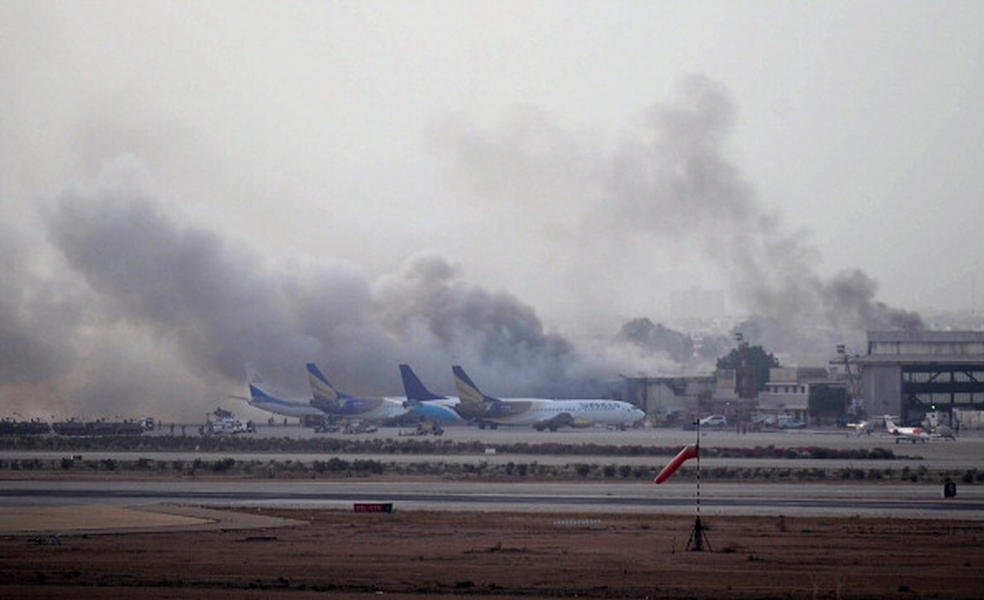 Insurgents attack Pakistani airport, again
