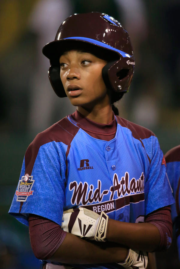 Mo&#039;ne Davis autographed baseball goes for $510 at auction