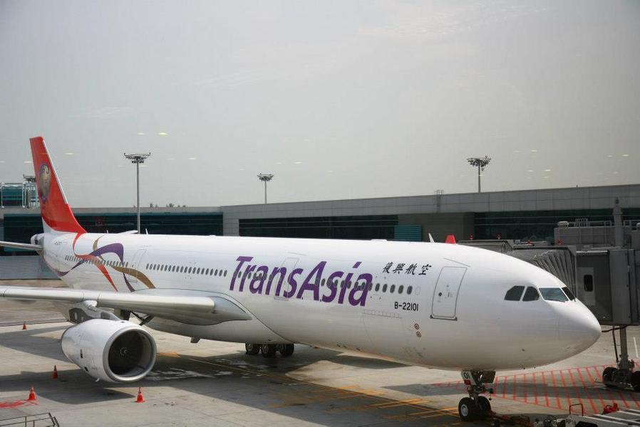 TransAsia Airways passenger plane crashes in Taiwan, killing 47