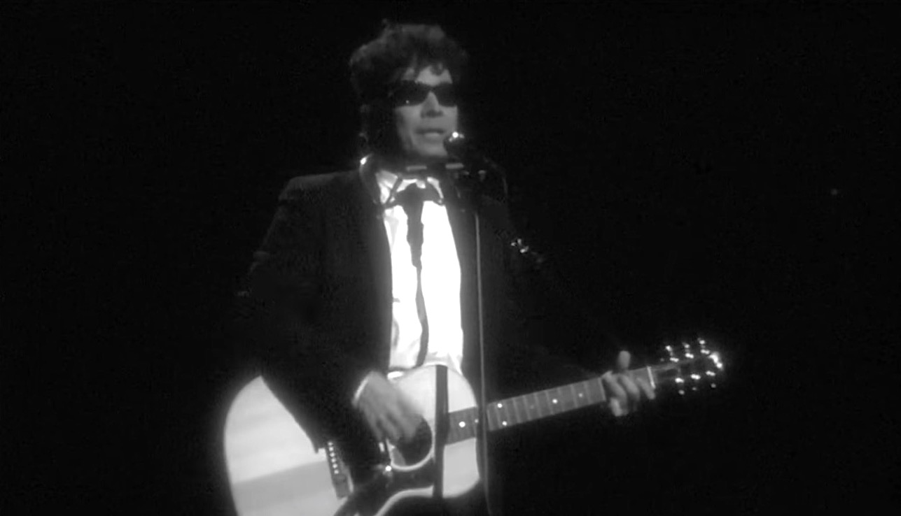 Jimmy Fallon channels Bob Dylan