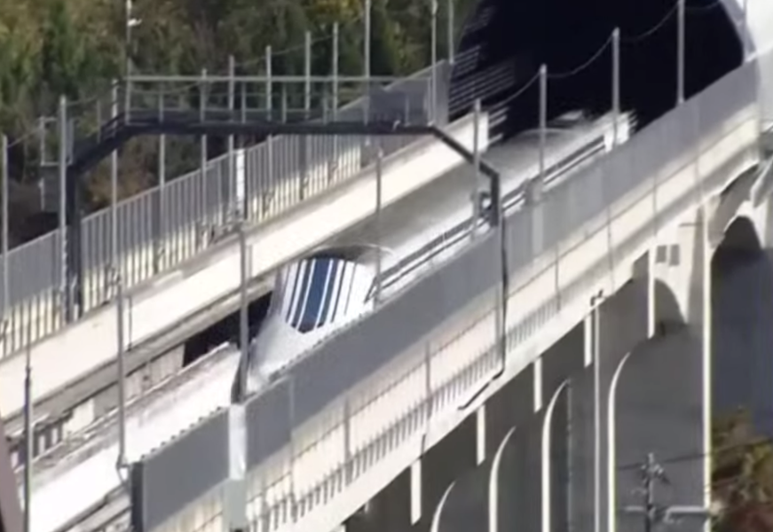 Watch Japan&#039;s new 311 mph bullet train in action