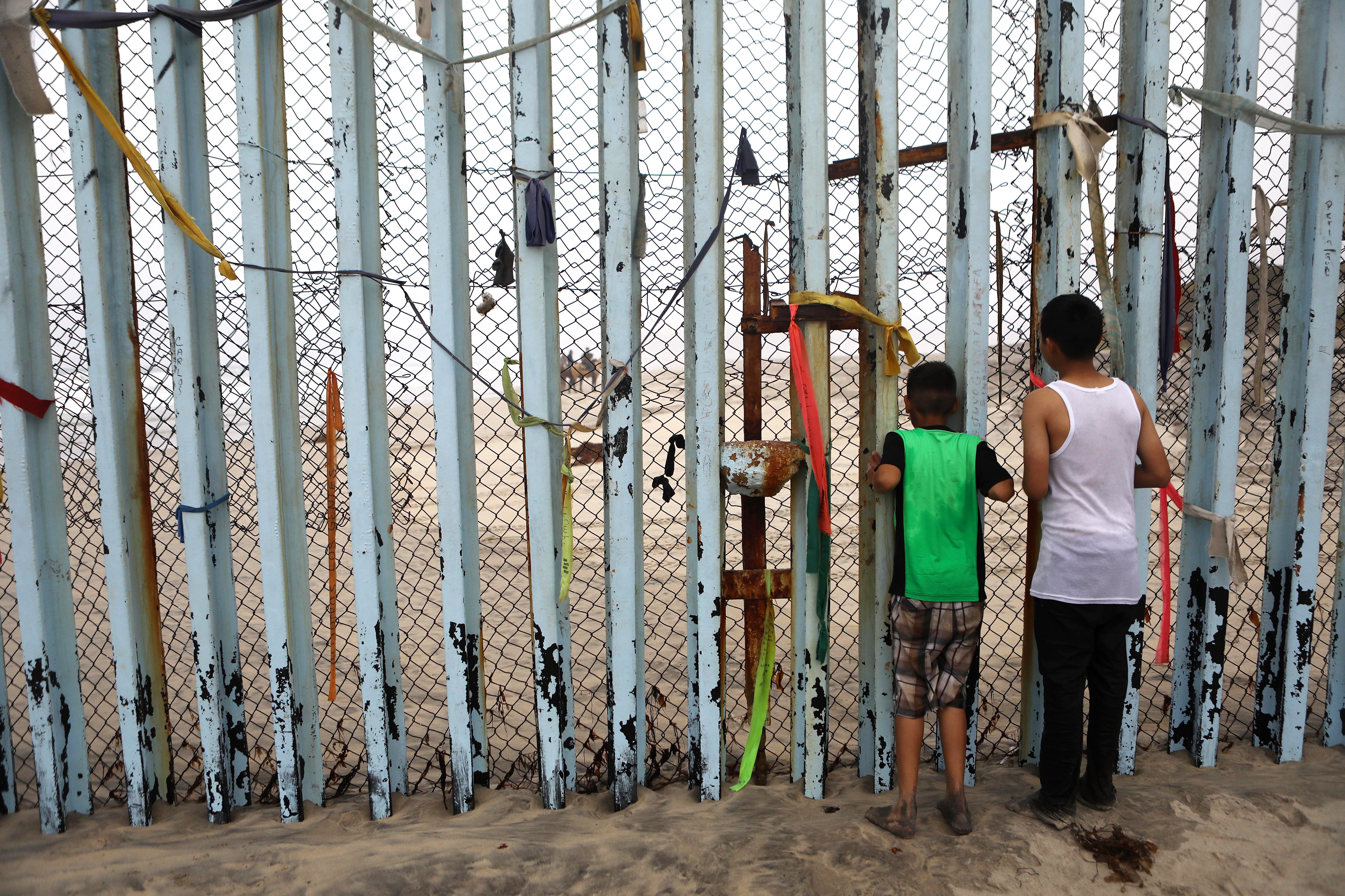Children at the border fence with Mexico.