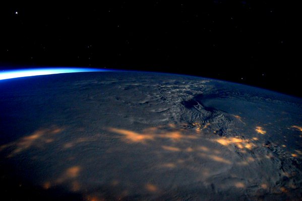 Scott Kelly&#039;s view of the snowstorm from the International Space Station