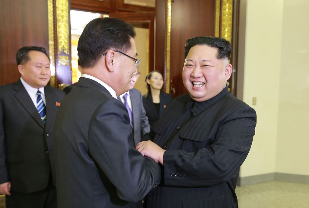 Kim Jong Un greets a South Korea delegation