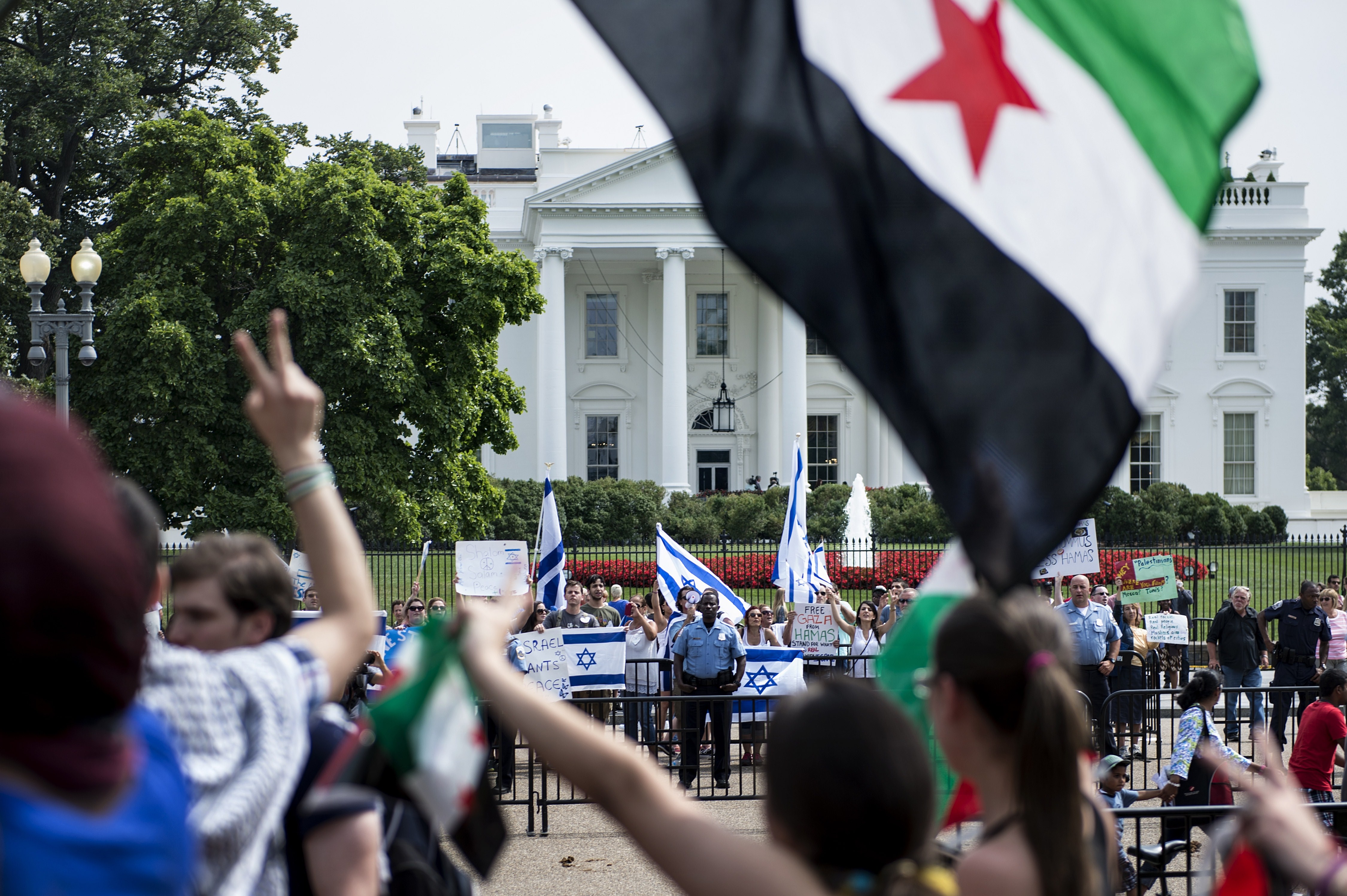 Activists supporting Israel and activists supporting Palestinians in Washington, D.C.
