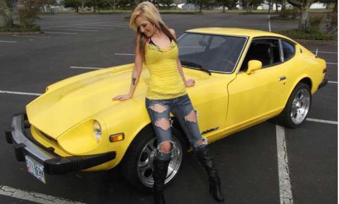 Lexxa Ridley strikes the classic car-babe pose in a photo posted on her Dad&#039;s eBay listing for his 1977 Datsun.