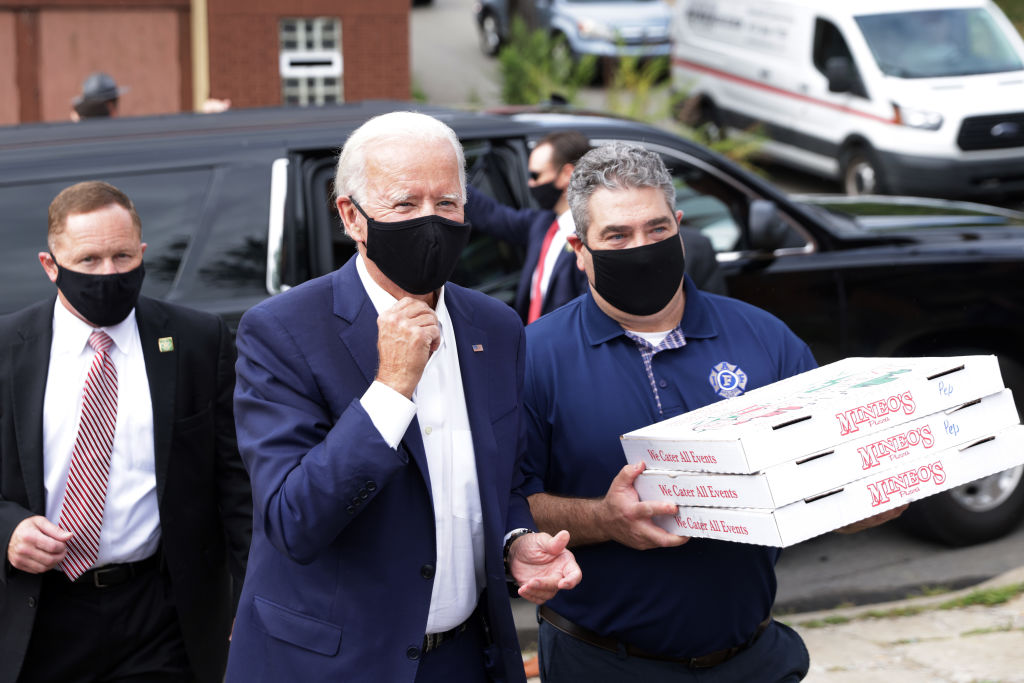 Joe Biden delivers pizza