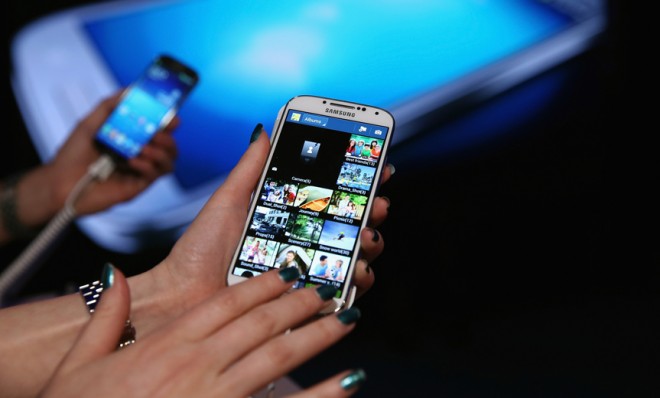 The Galaxy S4 didn&#039;t blink when overloaded with a video, taking a picture, using Facebook, and other apps.