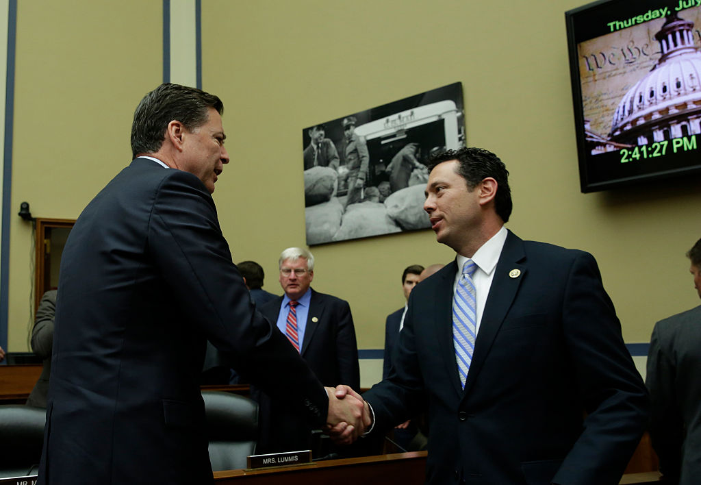 James Comey shakes hands with Rep. Jason Chaffetz.