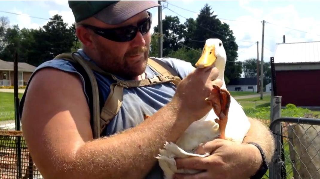 Ohio veteran fighting to keep his therapy ducks