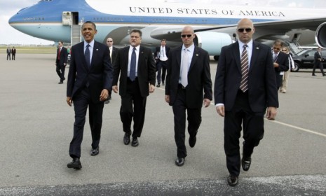 President Obama walks with Secret Service in Florida.