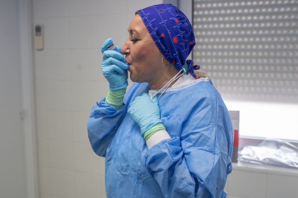 Spanish COVID nurse uses an inhaler